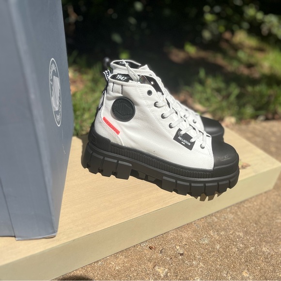 🆕. NEW. Palladium White and Black Ankle Boots. Size 8 - Picture 2 of 5